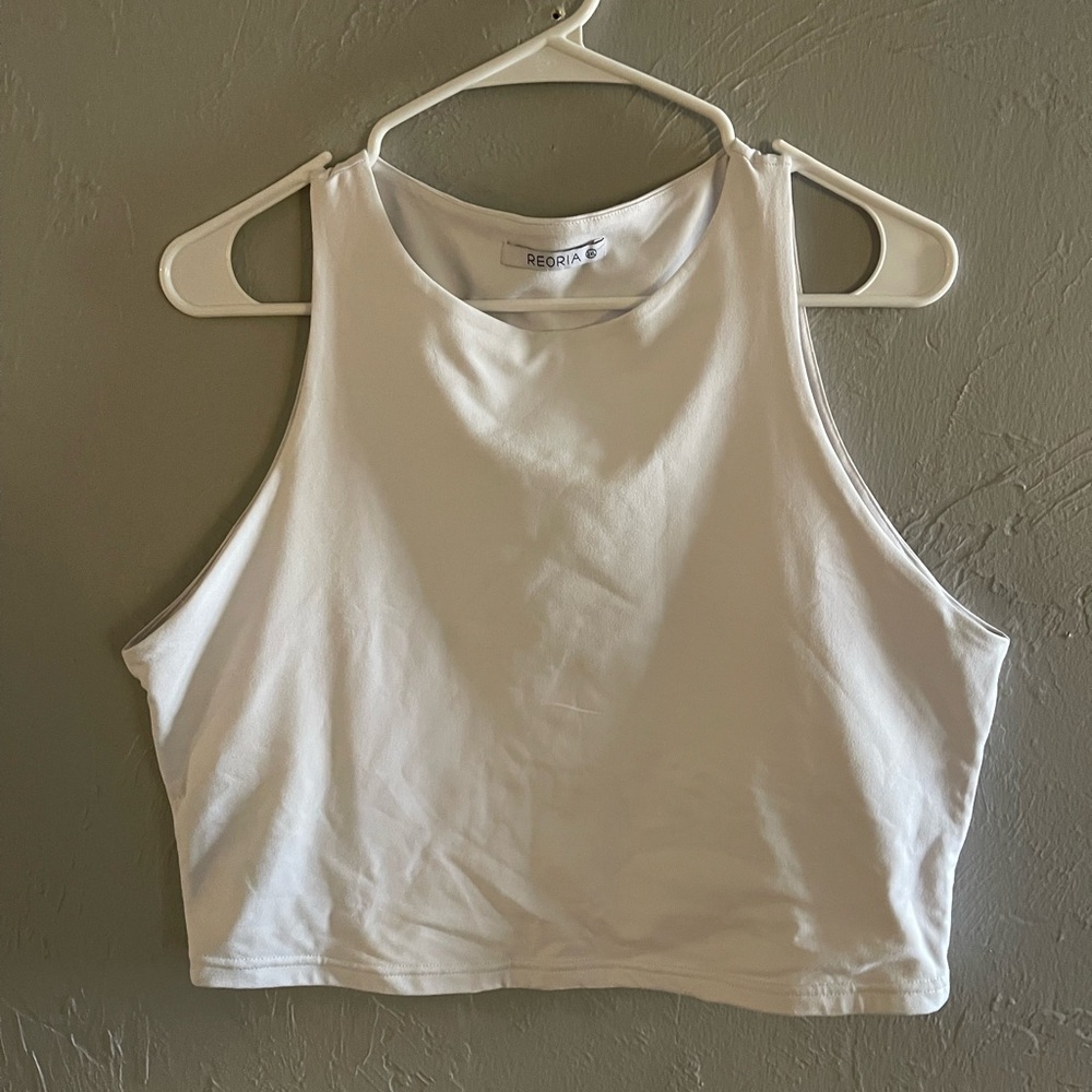 ReoRia White Fitted Crop Tank Top